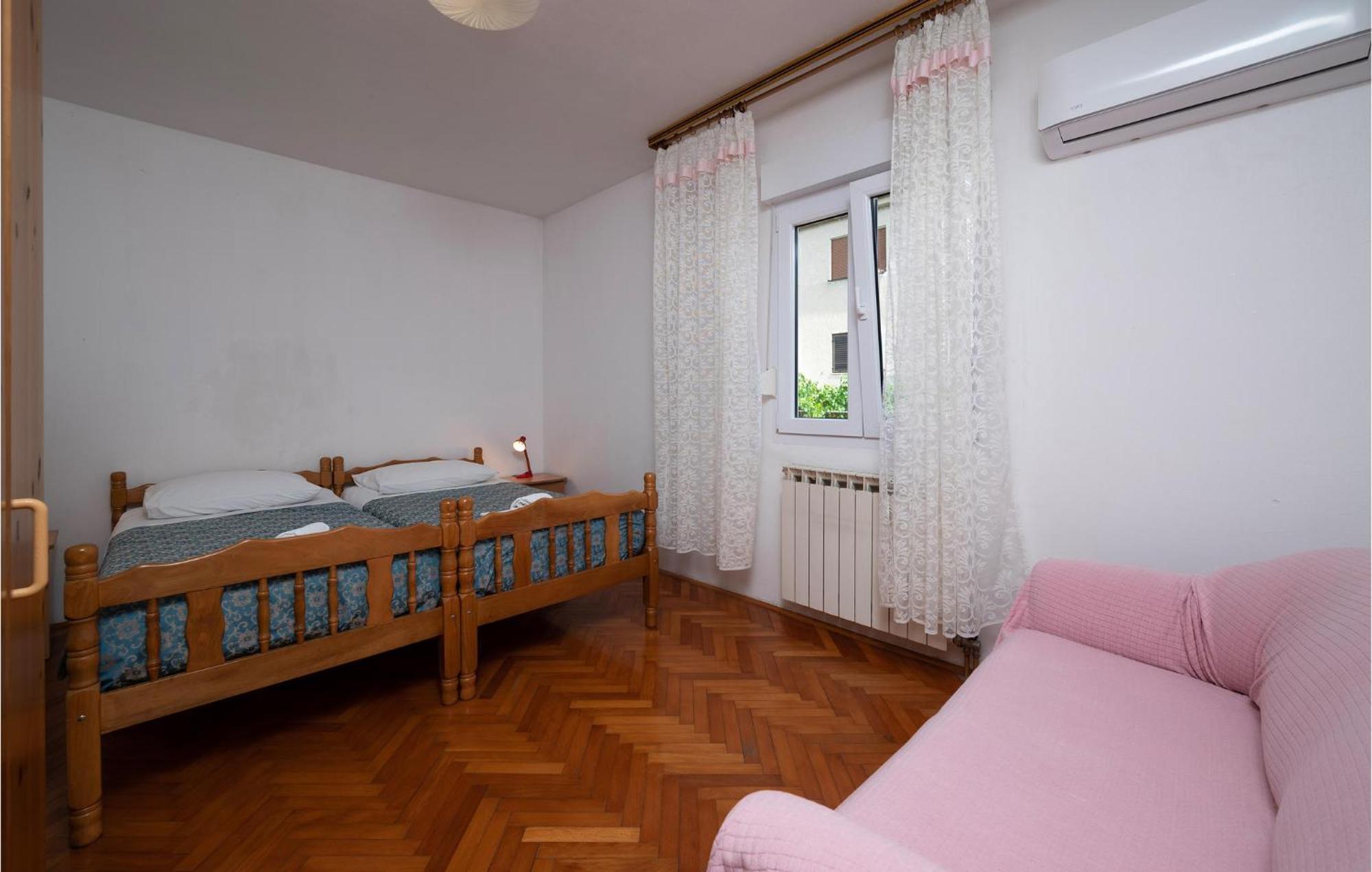 1 Bedroom Cozy Apartment In Pula Exteriér fotografie