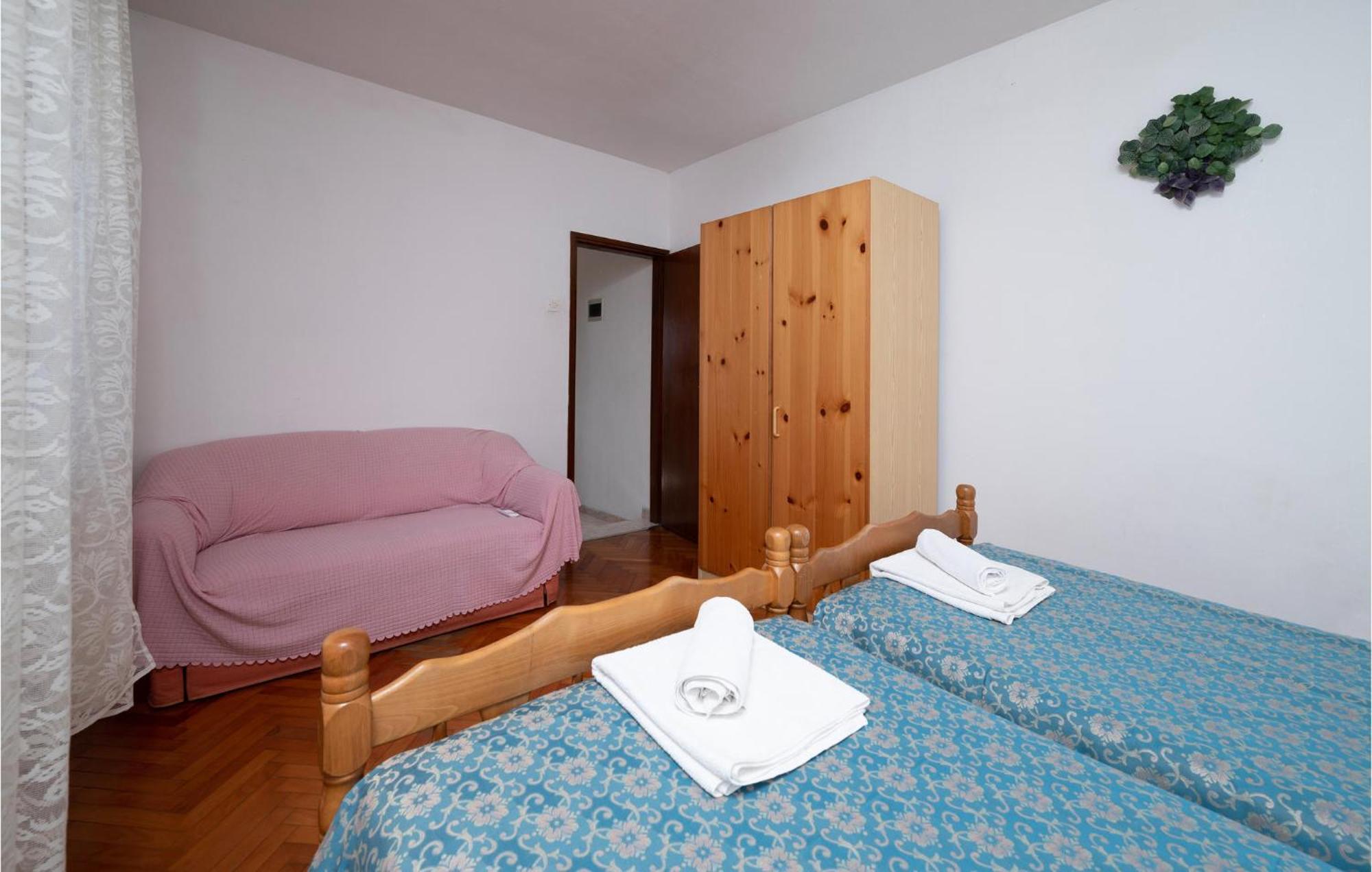 1 Bedroom Cozy Apartment In Pula Exteriér fotografie