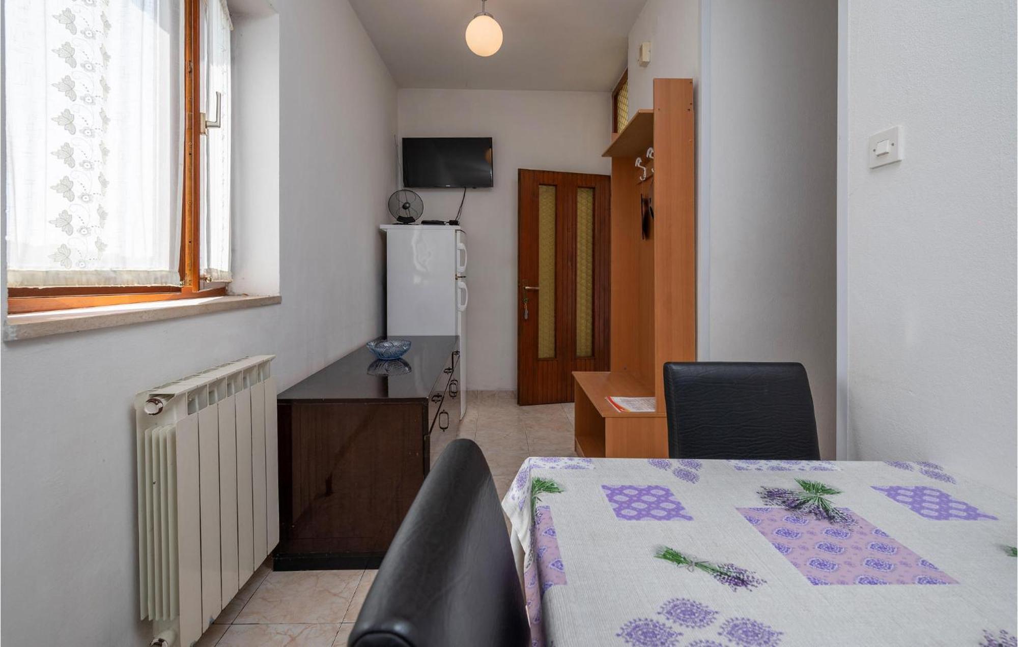 1 Bedroom Cozy Apartment In Pula Exteriér fotografie