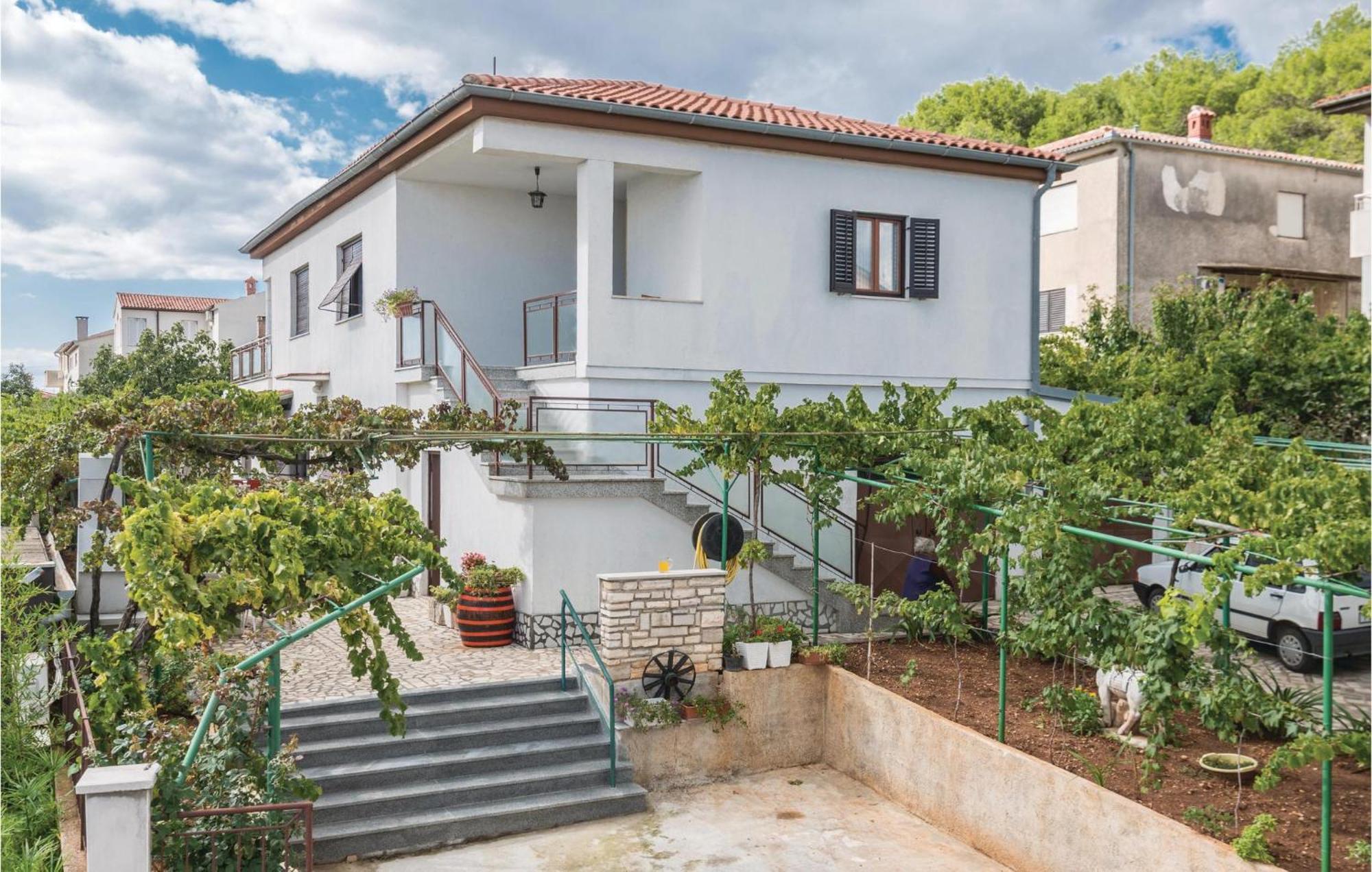 1 Bedroom Cozy Apartment In Pula Exteriér fotografie