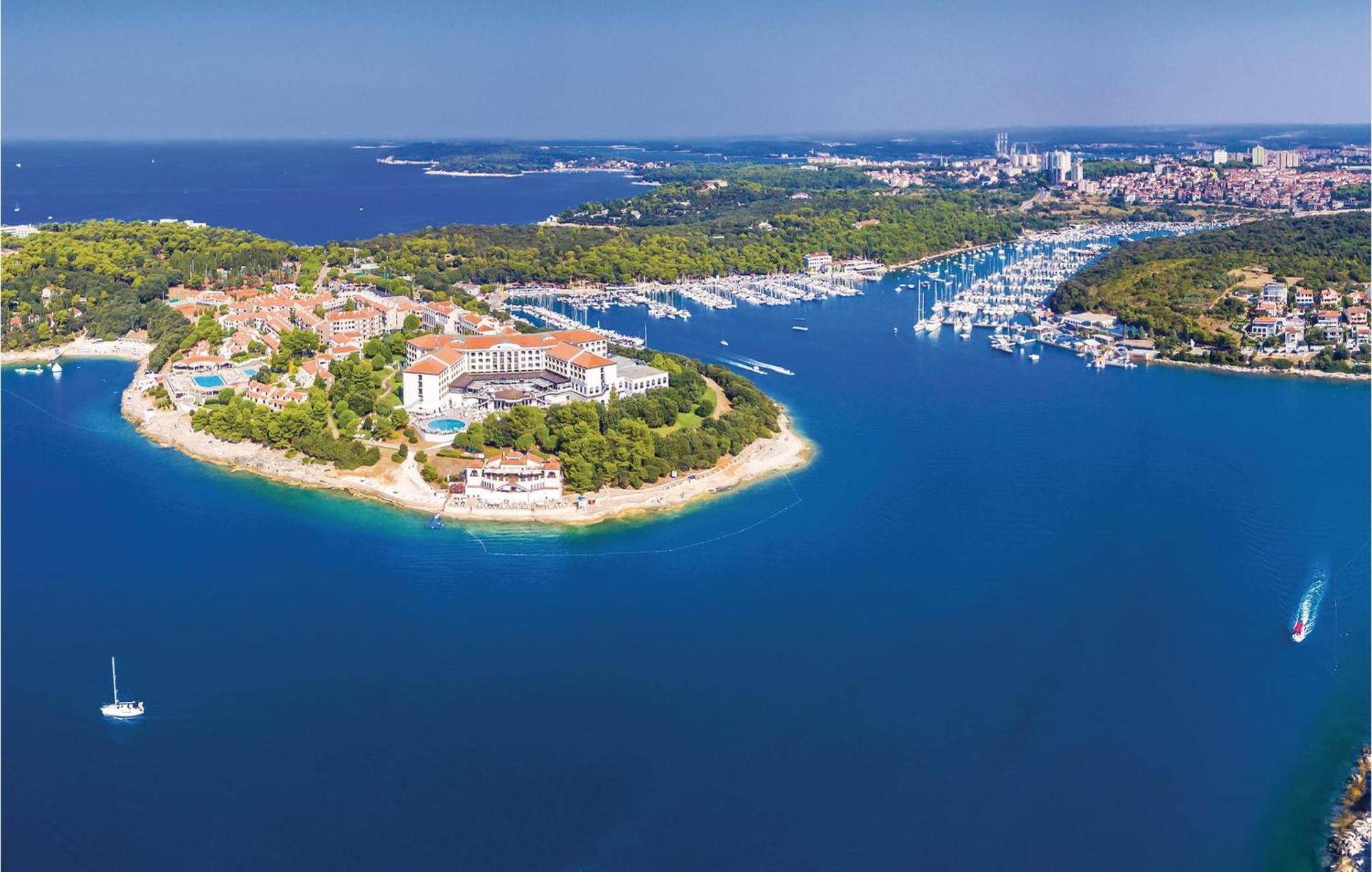 1 Bedroom Cozy Apartment In Pula Exteriér fotografie